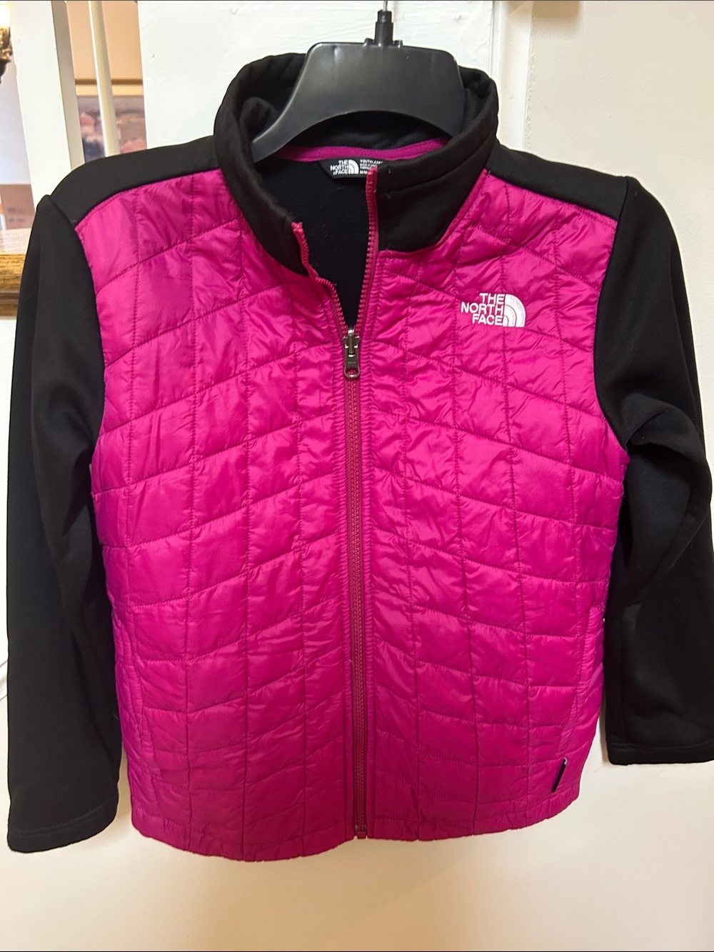 The North Face Kids M 10/12 Pink and Black Lightweight Quilted Kids Jacket
